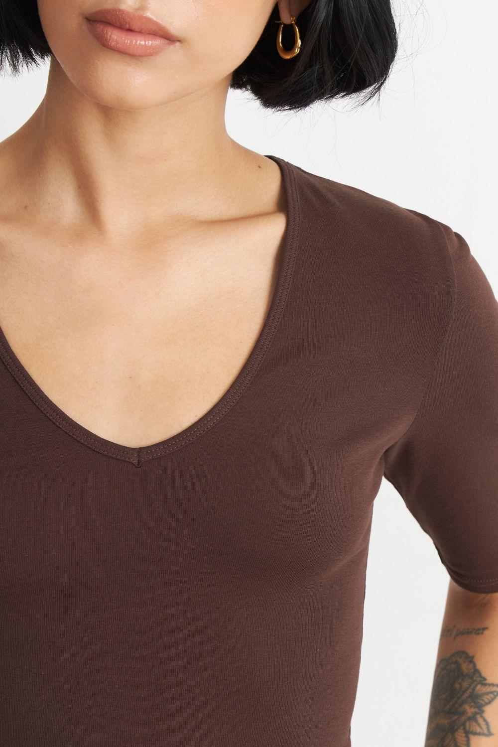 Polera Manga Corta Cuello Tipo U Café Nicopoly-5