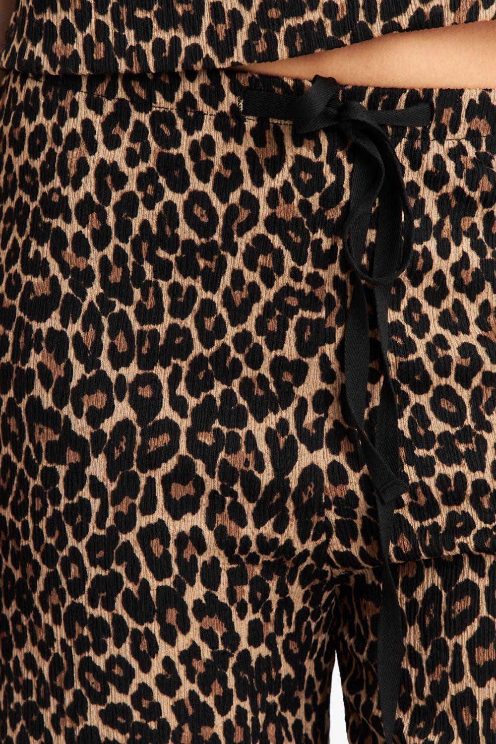 Pantalón Tipo Crepé Animal Print Café Nicopoly-5