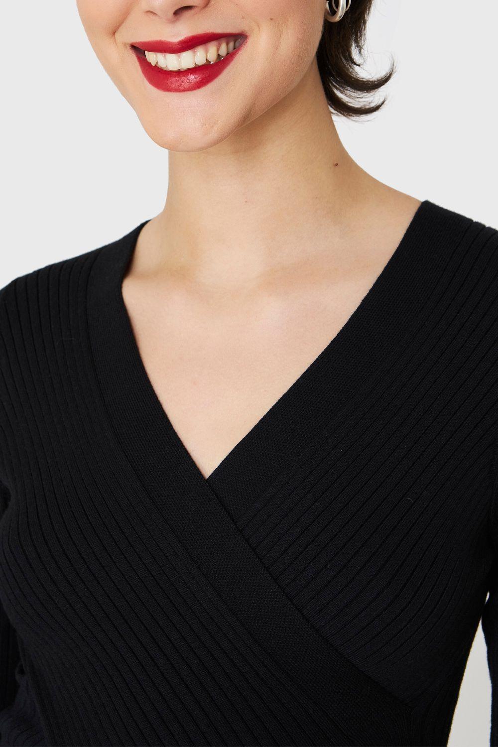 Polera Acanalada Escote Cruzado Negro Nicopoly-5