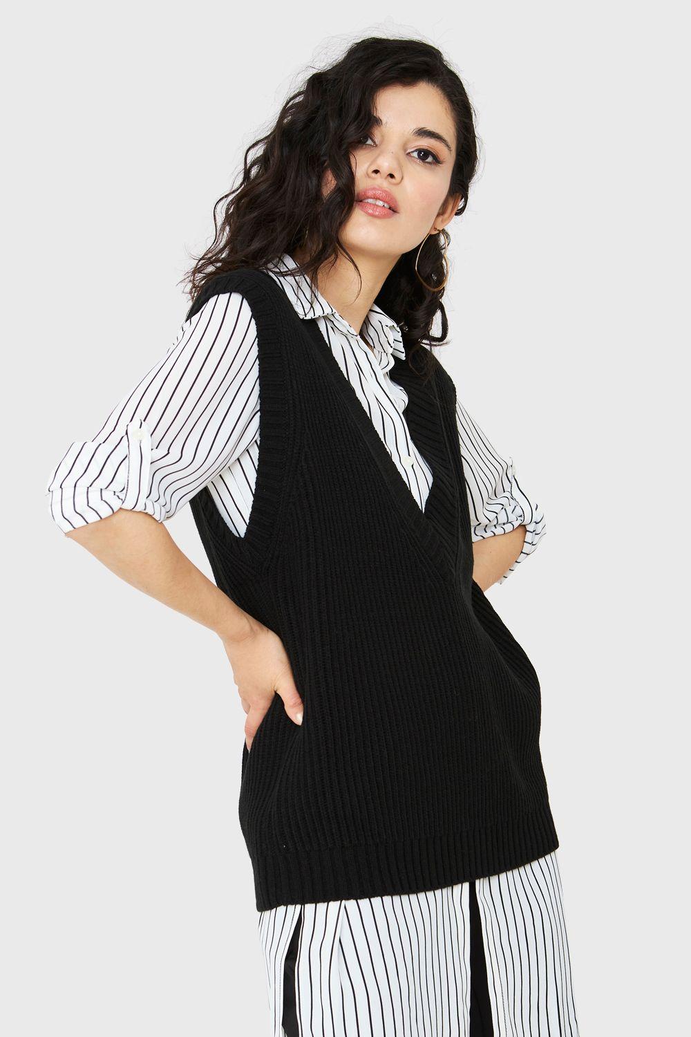Chaleco Cuello V Oversize Negro Nicopoly-2