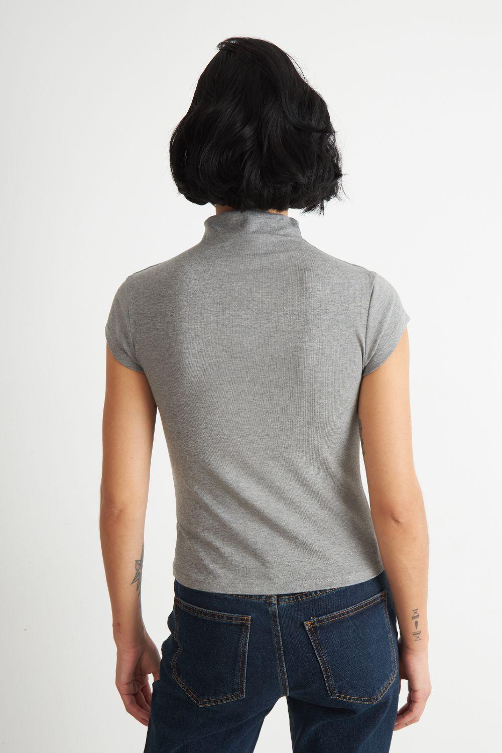 Polera Manga Corta Cuello Alto Gris Nicopoly-3