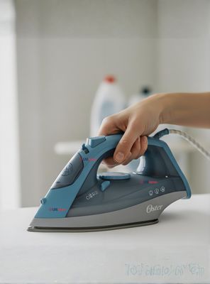 Plancha de vapor Oster® base de cerámica GCSTBS6052