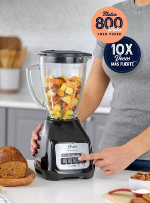 Licuadora Oster® 2 velocidades + pulso y vaso de vidrio BLSTKAGBPB