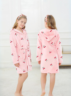 Bata de Baño Capucha y Bolsillos Niña Polar Cerezas