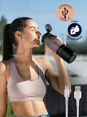 Imagen 1 del producto Oster Licuadora Portátil, GoMAX, Capacidad de 590 ml, para Smoothies, Negro, BLSTGFP-B20-000