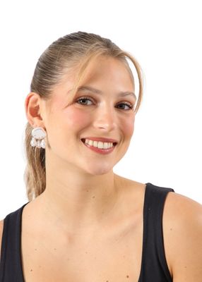 Imagen 2 del producto Aros Mediano Fashion Pearls 4 Blanco Humana