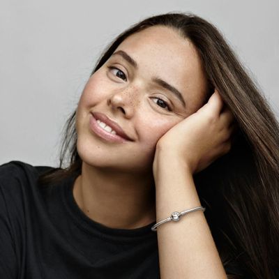 Imagen 2 del producto Brazalete Moments en Plata Rigido Broche redondo