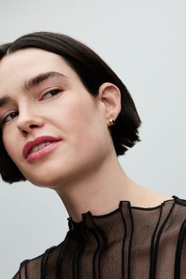 Imagen 2 del producto Aretes de Tuerca En Pandora Shine de forma organica