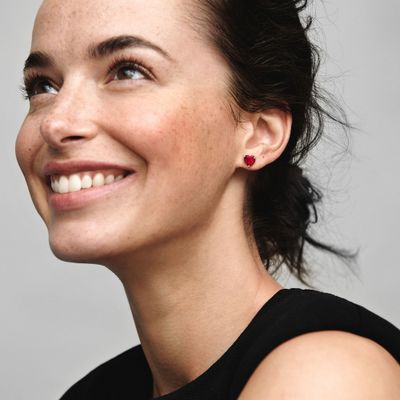 Imagen 2 del producto Aretes de Tuerca en Playta Corazón Rojo Cristal Rojo Jubileo