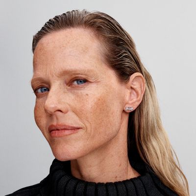 Imagen 2 del producto Aretes de botón Lazo Brillante