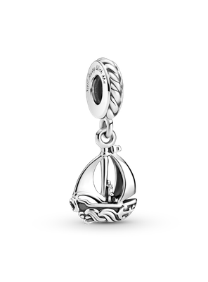 Dije Colgante en Plata Barco de Vela.