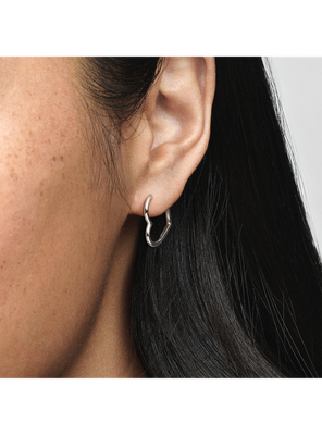 Imagen 2 del producto Aretes Pequeños con Forma de Corazón Asimétrico