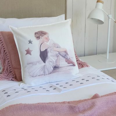 Imagen 2 del producto FUNDA COJÍN ALGODÓN BAILARINA 45X45