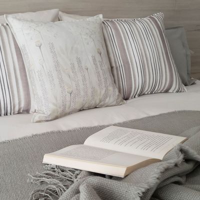 Imagen 2 del producto FUNDA COJÍN ALGODÓN PALITOS ASTROMELIAS 45X45