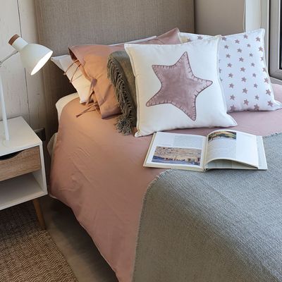 Imagen 2 del producto FUNDA COJÍN ALGODÓN ESTRELLA SOLITARIA ROSA 45X45