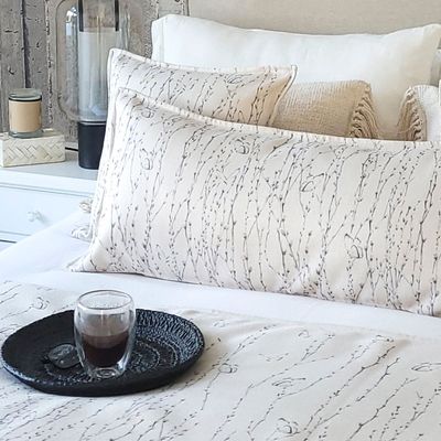 Imagen 2 del producto FUNDA COJÍN MARISA BROTES Y MARIPOSAS XL