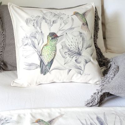 Imagen 2 del producto FUNDA COJÍN VELVET ENCANTO PICAFLORES 45X45