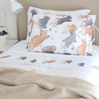 Imagen 2 del producto FUNDA ALMOHADA CONEJOS CORRIENDO 50X70