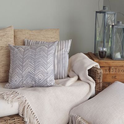 Imagen 2 del producto FUNDA COJÍN GAMUZA ESPIGAS GRISES 45X45