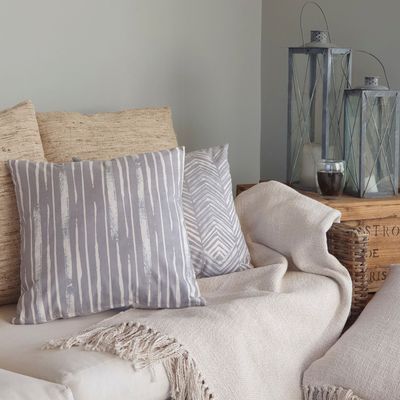 Imagen 2 del producto FUNDA COJÍN GAMUZA LINEAL GRIS 45X45