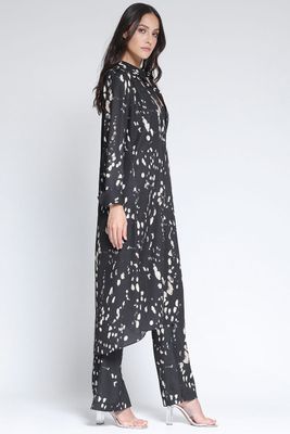 Imagen 2 del producto Camisa Extra Larga Estampado Manchas Negro Liola