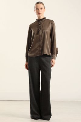 Imagen 2 del producto Blusa satinada vuelos, café Liola