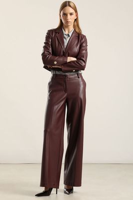 Imagen 2 del producto Pantalón ancho, tiro alto, efecto cuero, burdeo Liola
