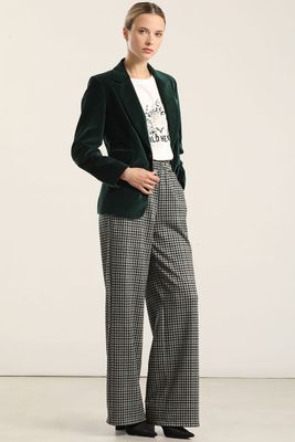 Imagen 2 del producto Blazer basico entallado, terciopelo verde Liola