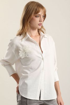 Imagen 2 del producto Blusa aplicacion flor, crudo Liola