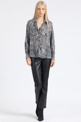 Imagen 2 del producto Blusa Estampado Animal Print, Gris Liola