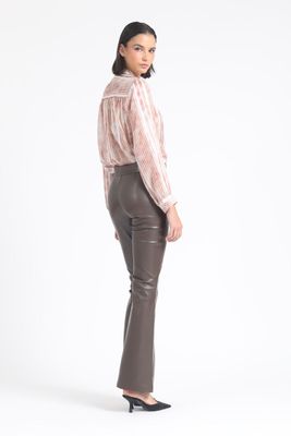 Imagen 2 del producto Pantalon Flare, Tiro Medio, Efecto Cuero, Chocolate Liola