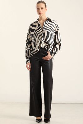 Imagen 2 del producto Blusa Satin Estampado Nudo, Negro Liola