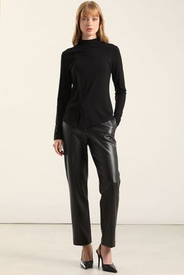 Imagen 2 del producto Top Abertura Pasada Asimetrica, Negro Liola