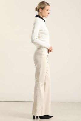 Imagen 2 del producto Jeans Color Flare, Bordado, Masilla Liola