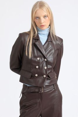 Blazer Crop Cruzado Efecto Cuero, Chocolate Liola