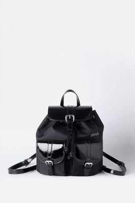 Mochila Tela Aplicación Charol, Negro Liola