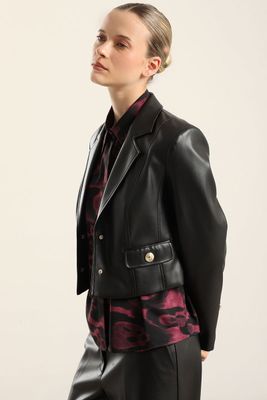 Imagen 2 del producto Chaqueta cropped, pespuntes, negro Liola