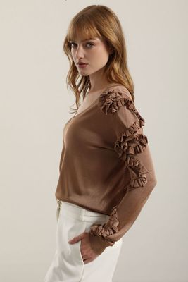 Imagen 2 del producto Jersey punto semitrasparente, volados, camel Liola