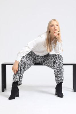 Imagen 2 del producto Pantalon Ancho, Tiro Alto, Estampado Piton, Beige Liola