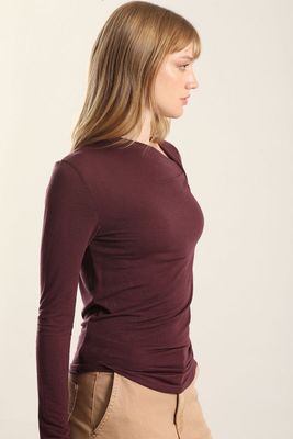 Imagen 2 del producto Top escote asimetrico, burdeo Liola