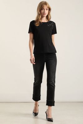 Imagen 2 del producto polera aplicacion flor joya, negro Liola