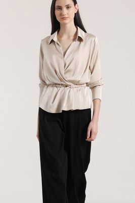 Imagen 2 del producto Blusa cruzada con cinturón Liola mujer beige
