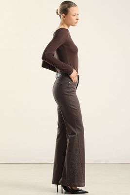 Imagen 2 del producto Jeans Color Flare, Bordado, Chocolate Liola