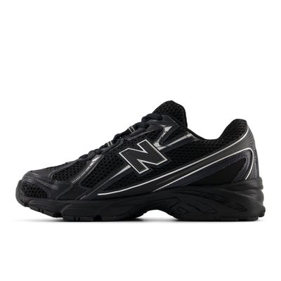 Imagen 2 del producto Zapatillas Urbanas Unisex New Balance 740 Negra/Blanco
