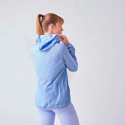 Imagen 2 del producto Cortavientos Running Mujer New Balance Hooded Celeste