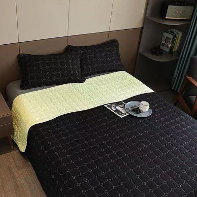 Imagen 1 del producto Cubrecama Quilt 2 plazas Negro Amarillo Reversible