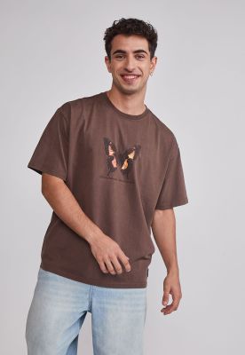 Imagen 1 del producto Polera Hombre Relaxed Mariposa Café Sioux