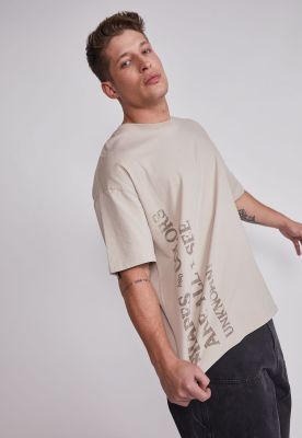 Imagen 2 del producto Polera Hombre Letras Vertical Beige Sioux