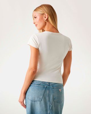 Imagen 2 del producto Polera Guess Mujer Ss Tini Boots Espresso R5 Tee Blanco