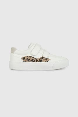 Imagen 2 del producto Zapatilla Blanca con Estrella y Animal Print 57060210V26